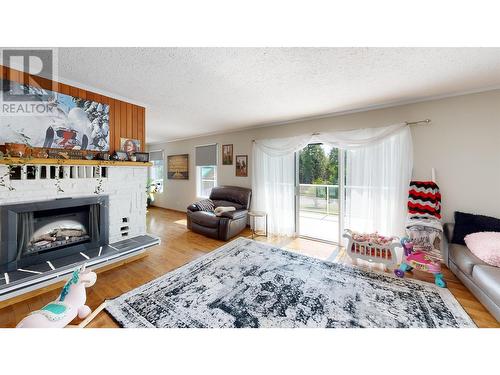 5902 Eastwood Road, 100 Mile House, BC - Indoor Photo Showing Living Room With Fireplace