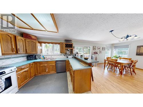 5902 Eastwood Road, 100 Mile House, BC - Indoor Photo Showing Kitchen With Double Sink