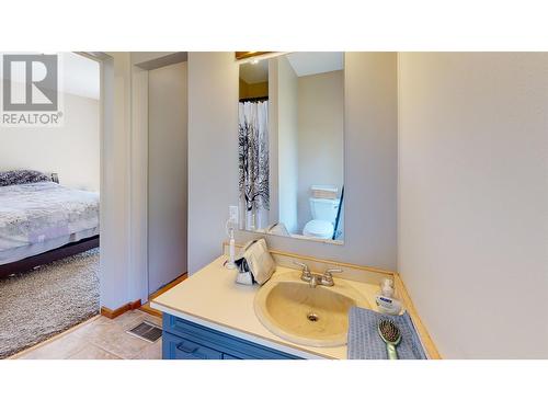 5902 Eastwood Road, 100 Mile House, BC - Indoor Photo Showing Bathroom