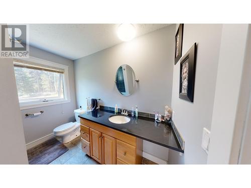 5902 Eastwood Road, 100 Mile House, BC - Indoor Photo Showing Bathroom