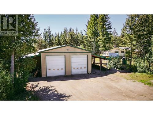 5902 Eastwood Road, 100 Mile House, BC - Outdoor