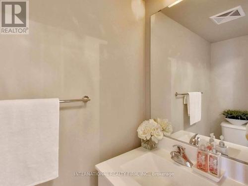 1707 - 155 Legion Road N, Toronto, ON - Indoor Photo Showing Bathroom