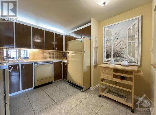 Kitchen - 373 Laurier Avenue Unit#204, Ottawa, ON - Indoor Photo Showing Other Room