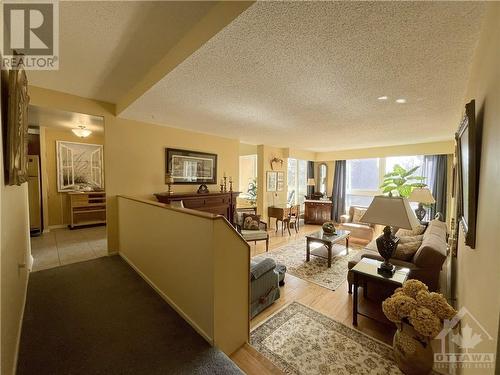 Living Room - 373 Laurier Avenue Unit#204, Ottawa, ON - Indoor