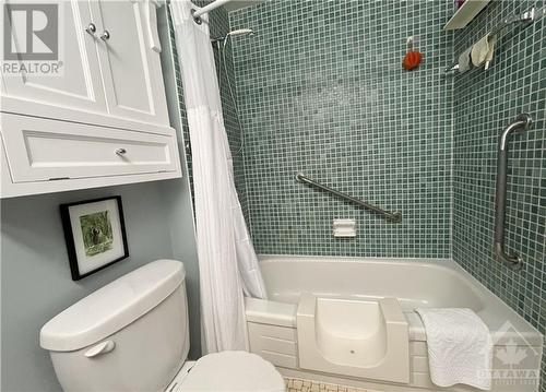 Main Bathroom - 373 Laurier Avenue Unit#204, Ottawa, ON - Indoor Photo Showing Bathroom