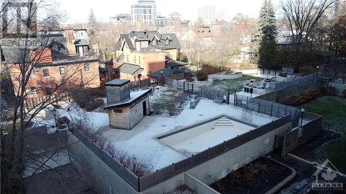 Pool and Gardens - 373 Laurier Avenue Unit#204, Ottawa, ON - Outdoor