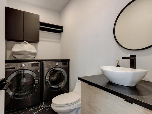 Salle de lavage - 116 Ch. St-André, Saint-Jean-Sur-Richelieu, QC - Indoor Photo Showing Laundry Room