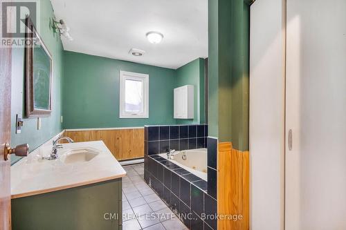 229 Hannah Street, Southwest Middlesex, ON - Indoor Photo Showing Bathroom