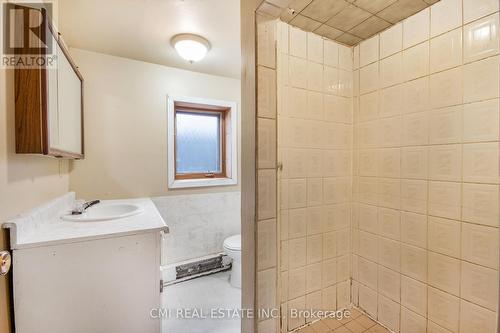 229 Hannah Street, Southwest Middlesex, ON - Indoor Photo Showing Bathroom