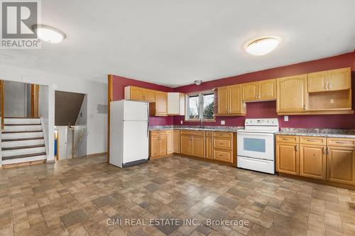 229 Hannah Street, Southwest Middlesex, ON - Indoor Photo Showing Kitchen With Double Sink