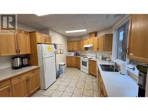 2265 Atkinson Street Unit# 102, Penticton, BC - Indoor Photo Showing Kitchen With Double Sink
