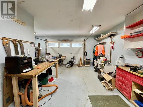 22 Wolfe Street, Sicamous, BC - Indoor Photo Showing Garage
