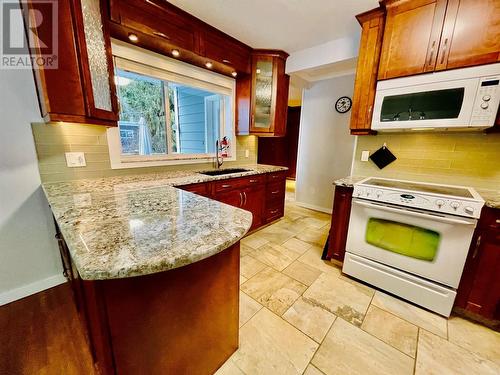 22 Wolfe Street, Sicamous, BC - Indoor Photo Showing Kitchen