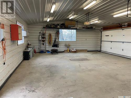 568 Sorlien Avenue, Macoun, SK - Indoor Photo Showing Garage