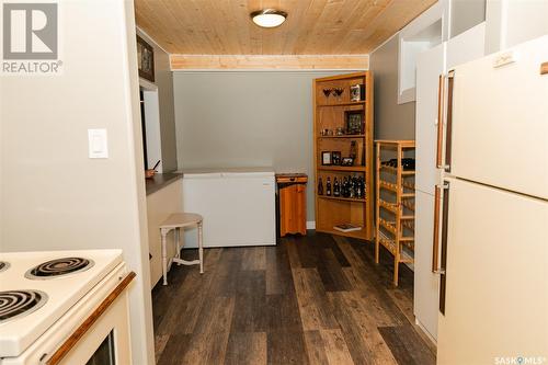 241 Alberta Avenue, Kerrobert, SK - Indoor Photo Showing Kitchen