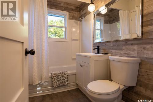 401 Short Street, Esterhazy, SK - Indoor Photo Showing Bathroom