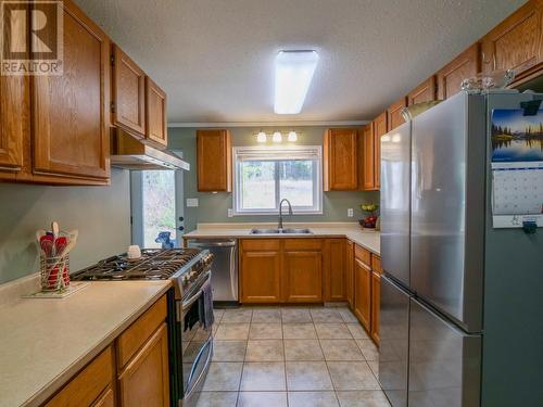 3268 Hanson Road, Quesnel, BC - Indoor Photo Showing Kitchen With Double Sink