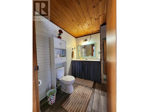 2875 Spout Lake Road, Lac La Hache, BC - Indoor Photo Showing Bathroom