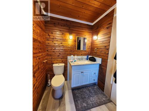 2875 Spout Lake Road, Lac La Hache, BC - Indoor Photo Showing Bathroom