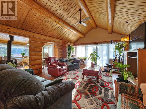 2875 Spout Lake Road, Lac La Hache, BC - Indoor Photo Showing Living Room