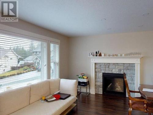 7342 Lasqueti Way, Powell River, BC - Indoor Photo Showing Living Room With Fireplace
