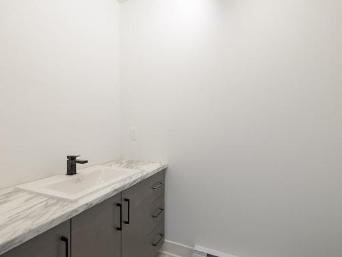 Salle d'eau - 725 Boul. Pine Beach, Dorval, QC - Indoor Photo Showing Bathroom