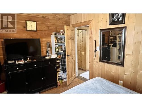 6831 Soda Creek Road, Williams Lake, BC - Indoor Photo Showing Bedroom