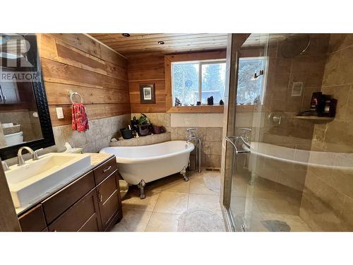 6831 Soda Creek Road, Williams Lake, BC - Indoor Photo Showing Bathroom