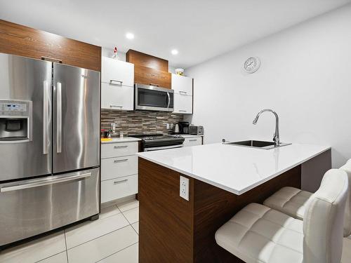 Kitchen - 302-5780 Rue Sherbrooke E., Montréal (Mercier/Hochelaga-Maisonneuve), QC - Indoor Photo Showing Kitchen With Upgraded Kitchen