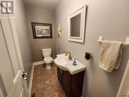 76 Fourth Ave, Englehart, ON - Indoor Photo Showing Bathroom