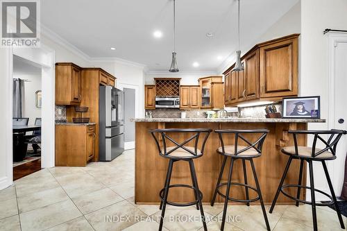 1095 Coronation Dr, London, ON - Indoor Photo Showing Kitchen