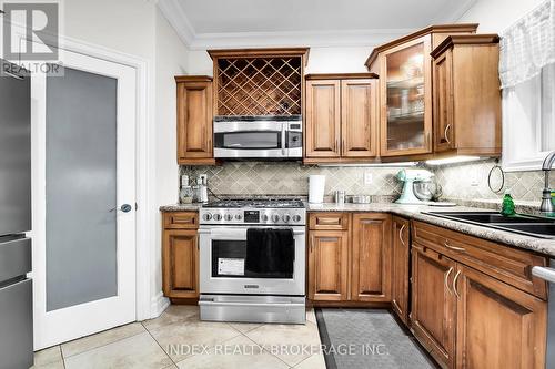 1095 Coronation Dr, London, ON - Indoor Photo Showing Kitchen