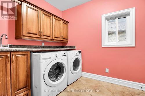 1095 Coronation Dr, London, ON - Indoor Photo Showing Laundry Room