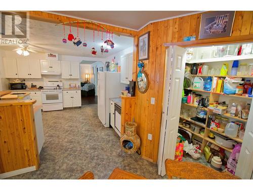 2263 Bromley Crescent, Princeton, BC - Indoor Photo Showing Kitchen