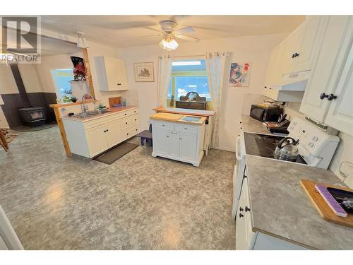 2263 Bromley Crescent, Princeton, BC - Indoor Photo Showing Kitchen