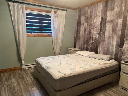 Chambre Ã Â coucher - 24 Rue Champoux, Notre-Dame-Du-Nord, QC - Indoor Photo Showing Bedroom