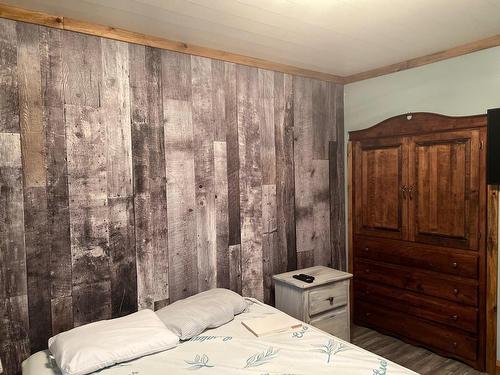 Chambre Ã Â coucher - 24 Rue Champoux, Notre-Dame-Du-Nord, QC - Indoor Photo Showing Bedroom