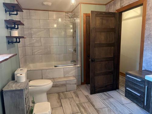 Salle de bains - 24 Rue Champoux, Notre-Dame-Du-Nord, QC - Indoor Photo Showing Bathroom