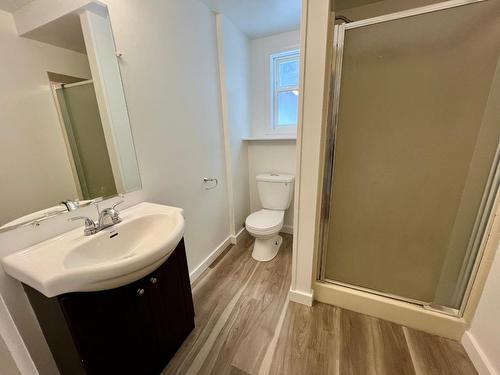 3828 Aaron Road, Bonnington Falls, BC - Indoor Photo Showing Bathroom