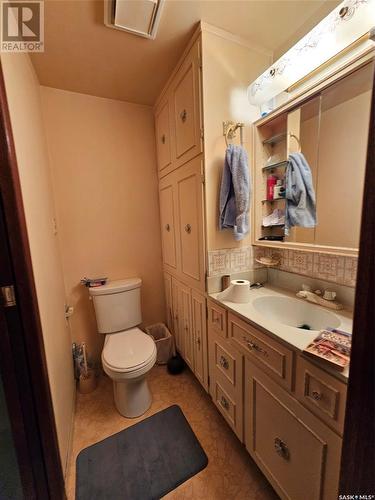 107 Centre Street, Kincaid, SK - Indoor Photo Showing Bathroom