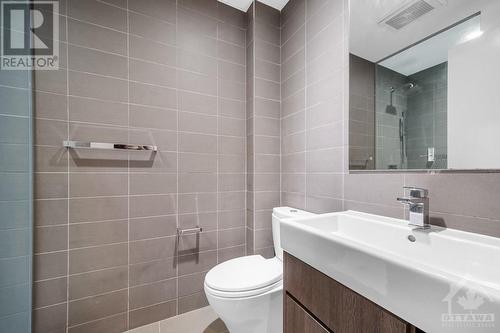 199 Slater Street Unit#1004, Ottawa, ON - Indoor Photo Showing Bathroom