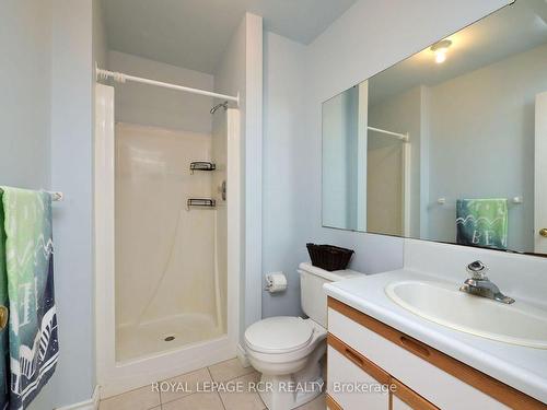 919 Guelph Rd, Centre Wellington, ON - Indoor Photo Showing Bathroom