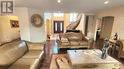 1079 Regency Crescent, Lakeshore, ON - Indoor Photo Showing Living Room