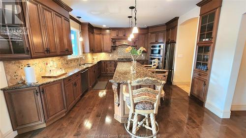 1079 Regency Crescent, Lakeshore, ON - Indoor Photo Showing Kitchen With Upgraded Kitchen