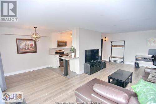9099 Riverside Drive East Unit# 703, Windsor, ON - Indoor Photo Showing Living Room