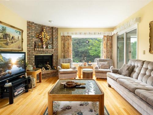 62-1101 Cameron Avenue, Kelowna, BC - Indoor Photo Showing Living Room With Fireplace
