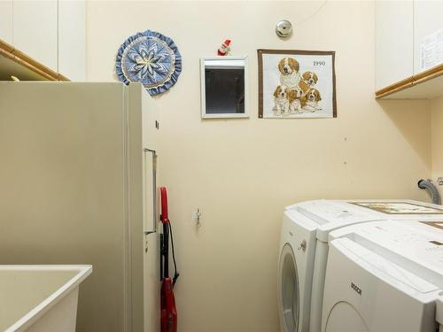 62-1101 Cameron Avenue, Kelowna, BC - Indoor Photo Showing Laundry Room