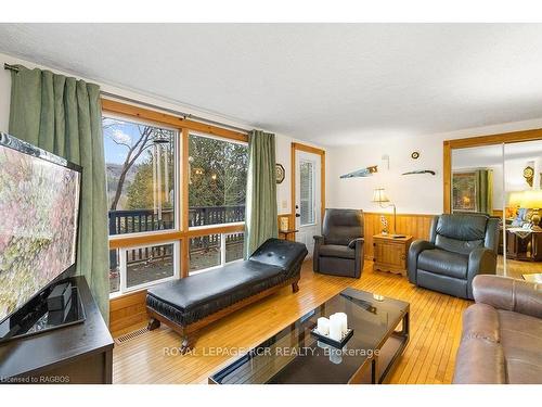 174687 Grey Road 30 Rd, Grey Highlands, ON - Indoor Photo Showing Living Room