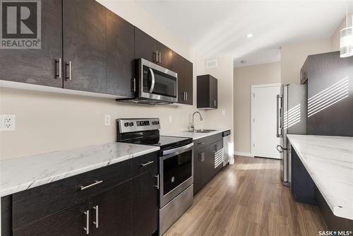 A & B 3957 James Hill Road, Regina, SK - Indoor Photo Showing Kitchen With Upgraded Kitchen