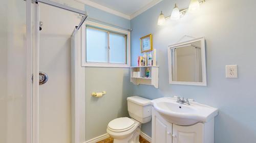 1402 Birch Street, Creston, BC - Indoor Photo Showing Bathroom